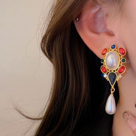Free People Jewelry - Clip on vintage style earrings A61